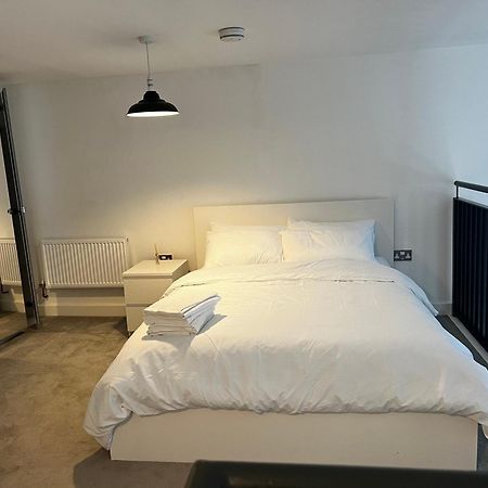 Luxurious 1-Bedroom With Parking เบอร์มิงแฮม ภายนอก รูปภาพ