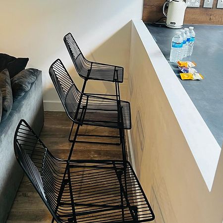 Luxurious 1-Bedroom With Parking เบอร์มิงแฮม ภายนอก รูปภาพ