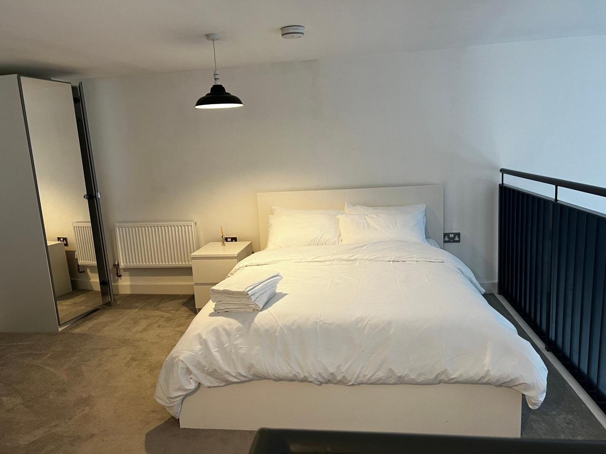 Luxurious 1-Bedroom With Parking เบอร์มิงแฮม ภายนอก รูปภาพ