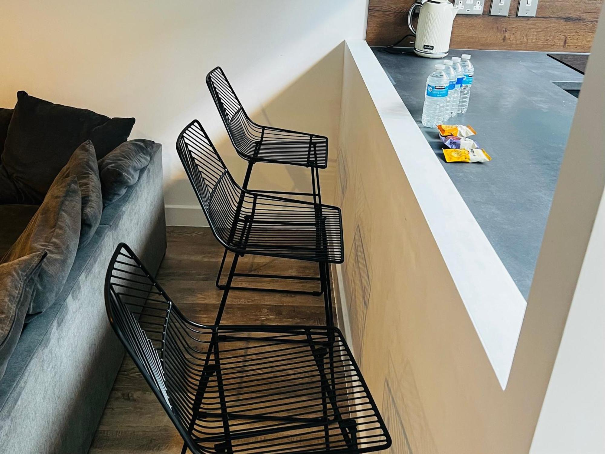 Luxurious 1-Bedroom With Parking เบอร์มิงแฮม ภายนอก รูปภาพ