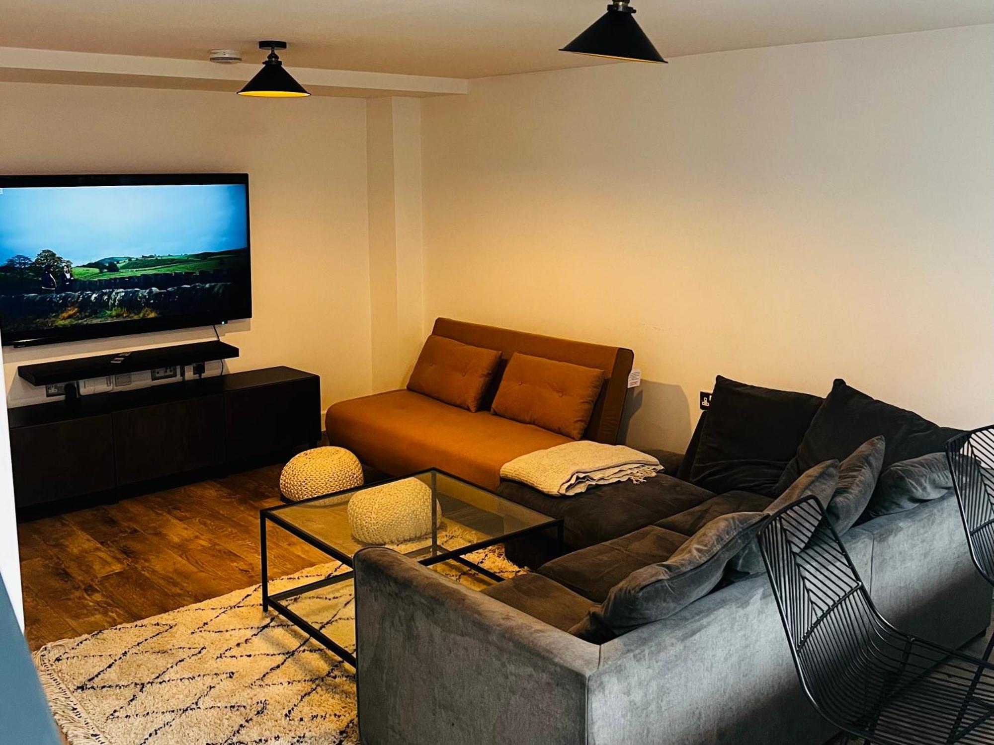 Luxurious 1-Bedroom With Parking เบอร์มิงแฮม ภายนอก รูปภาพ