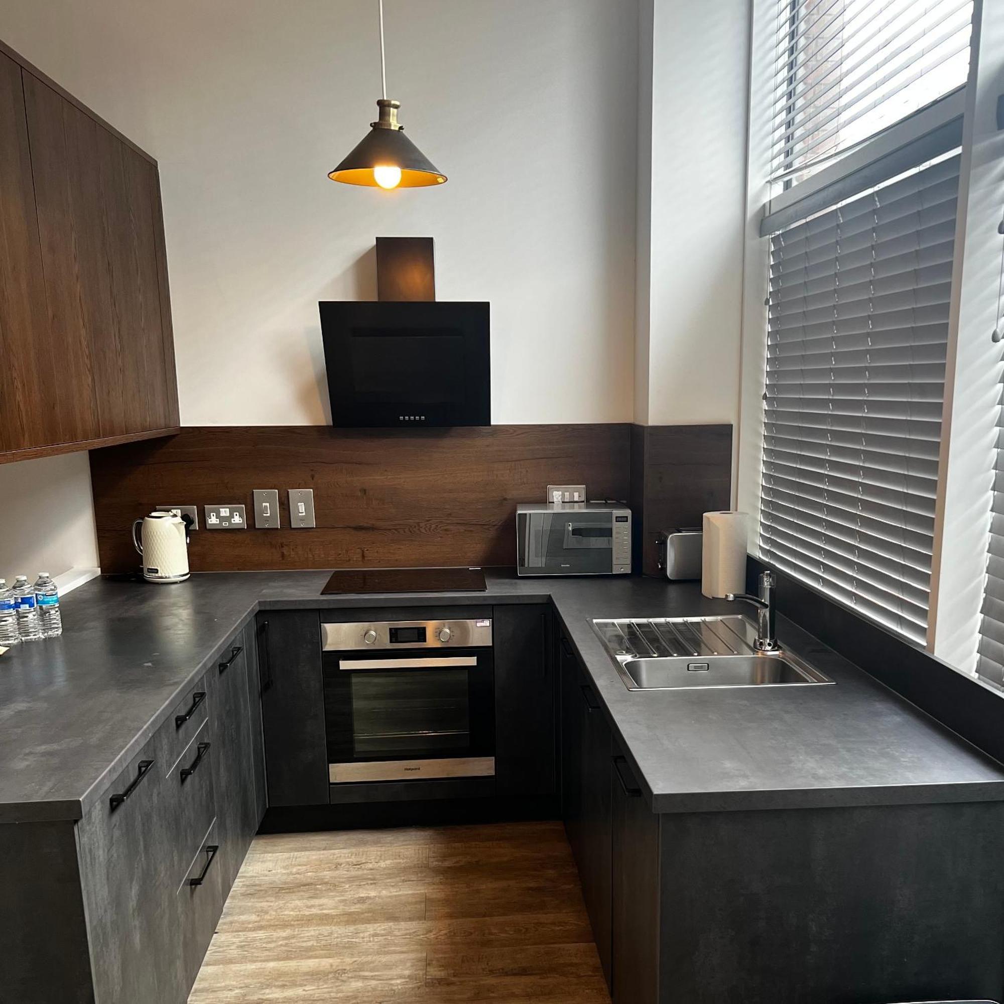Luxurious 1-Bedroom With Parking เบอร์มิงแฮม ภายนอก รูปภาพ