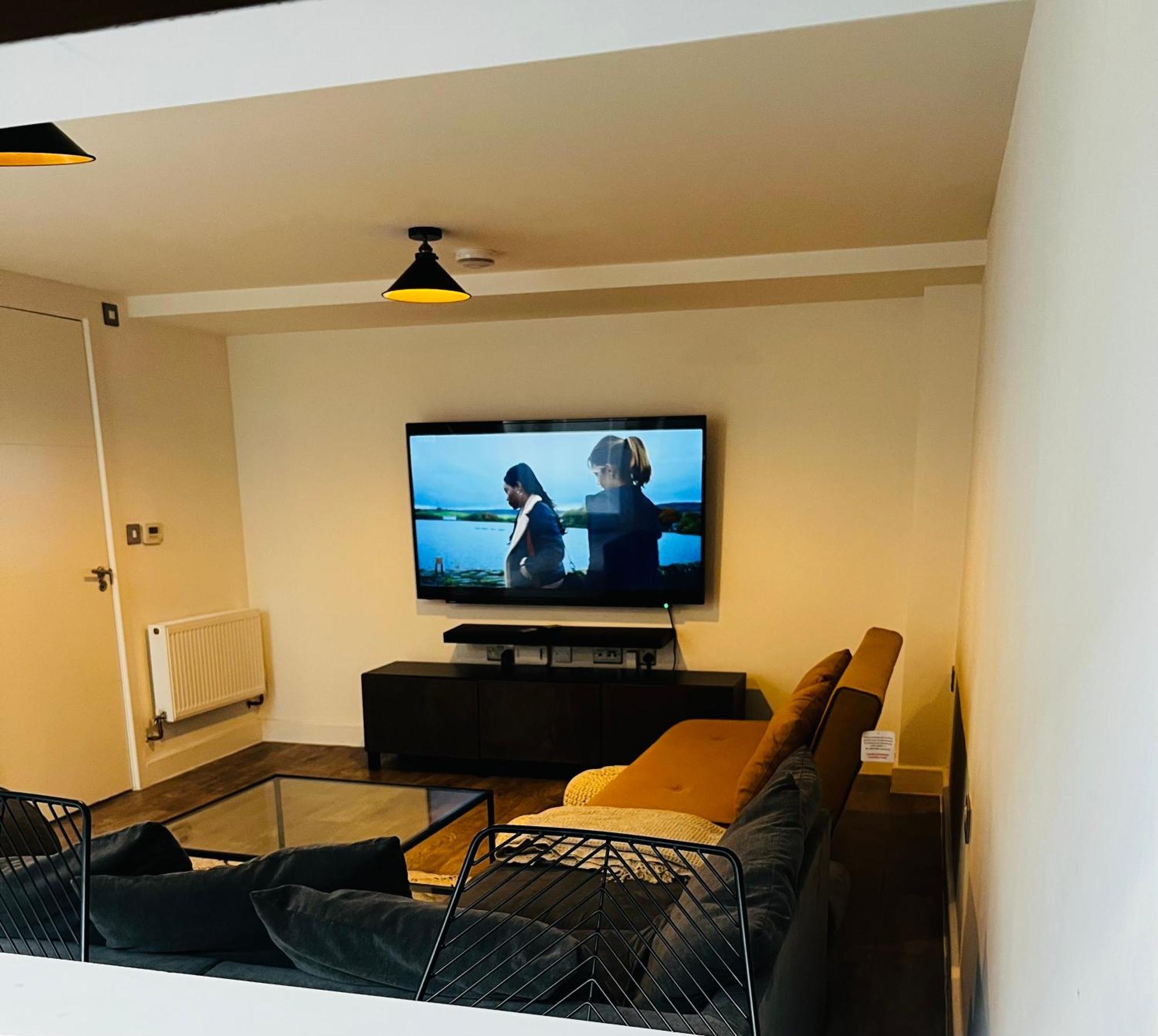 Luxurious 1-Bedroom With Parking เบอร์มิงแฮม ภายนอก รูปภาพ